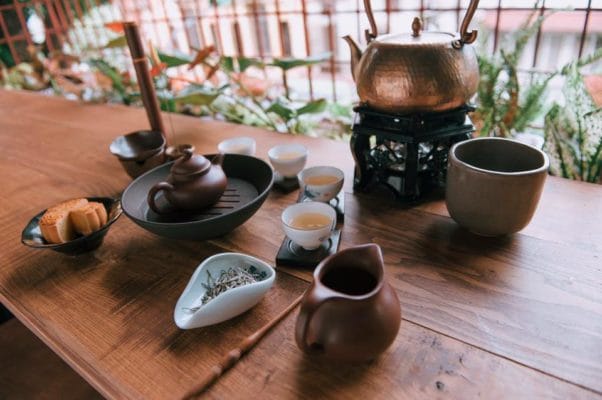 Hồng trà để qua đêm được không