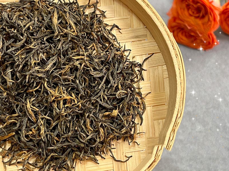 Hồng trà khác gì lục trà qua quy trình chế biến.