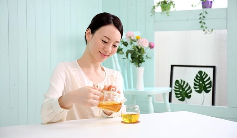 Quy tắc 4-6 giờ: Nên ngừng uống hồng trà trước khi ngủ 4-6 tiếng để tránh mất ngủ.