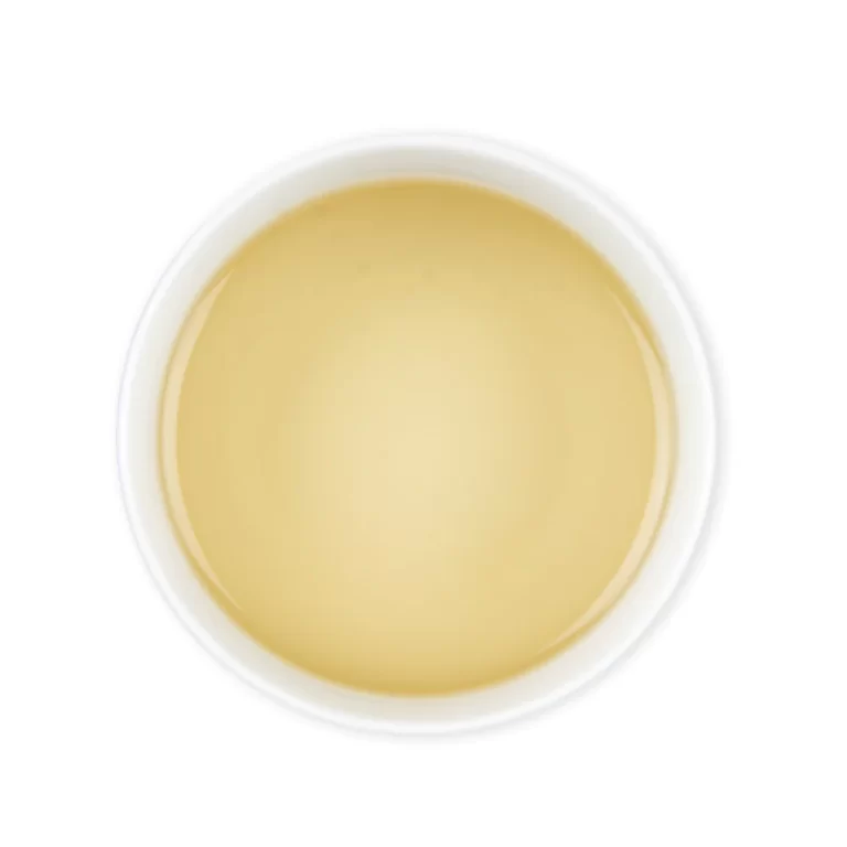 Màu nước lục trà trong vắt, vàng lục sáng, thể hiện chất lượng trà cao.